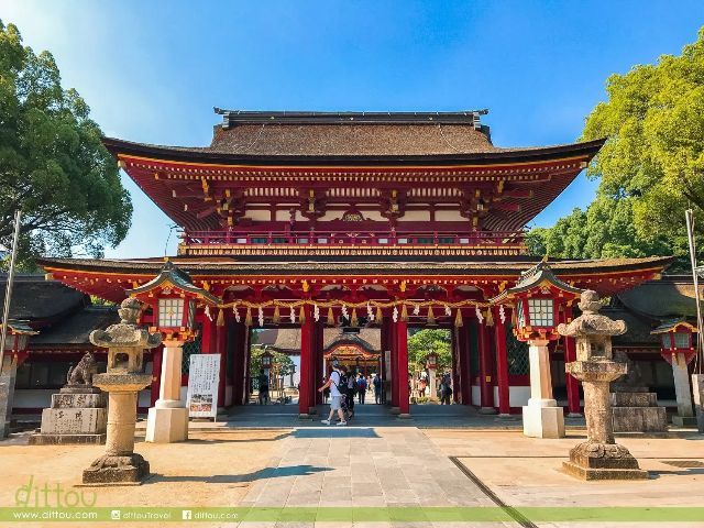Public Temple and Shrine Bus Tour from Fukuoka